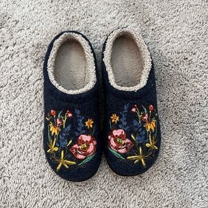 L.L. Bean Women's Slippers - Navy with Floral Embroidery